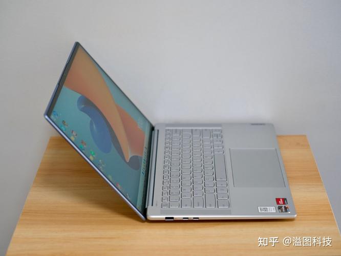 联想yogapro14s2022款英雄联盟能玩吗?