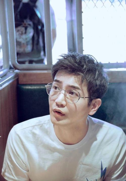 23年演艺生涯无绯闻,张智尧堪称最“干净”男星!45岁的他如今怎样了...