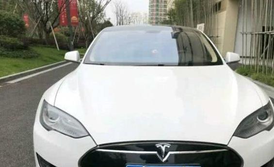 开蓝牌特斯拉为什么叫土豪